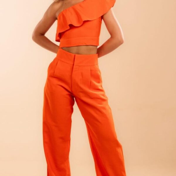 Cropped Verona Bergamota
Calça Alfaiataria Lucy Bergamota